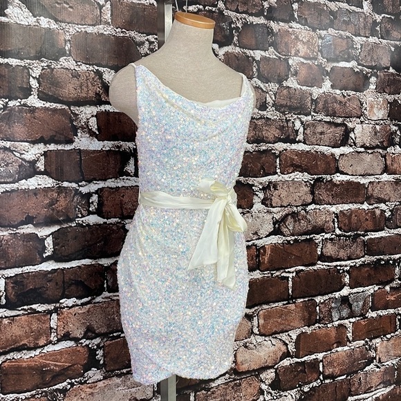 Mable Dresses & Skirts - Mable Dress NWT Mini Sequin Sleeveless Scoop Neck Off White Pink Size Small